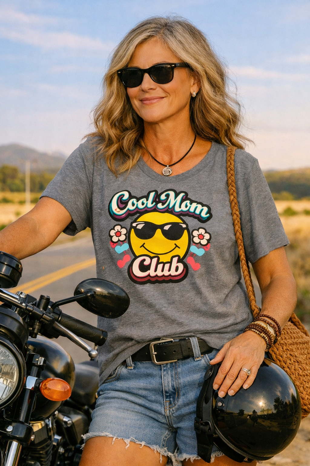 Cool Mom Club — Retro Graphic Tee